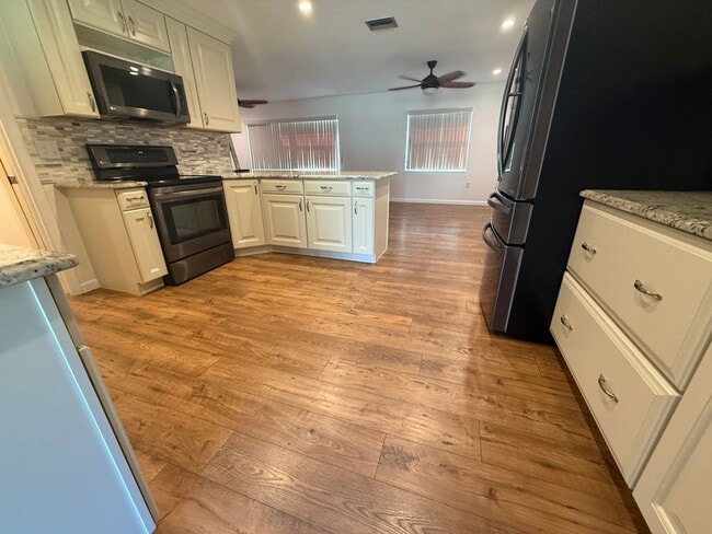 Building Photo - 5 Acre Home!!!!