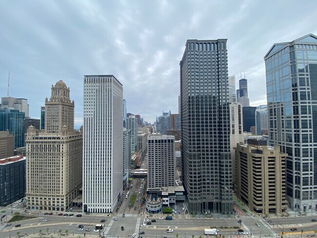 Building Photo - 300 N State St