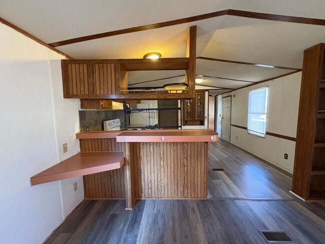 Building Photo - Spacious singlewide on private lot!