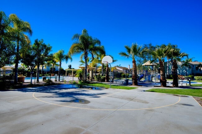 Building Photo - Charming Single Level Home in Oceanside