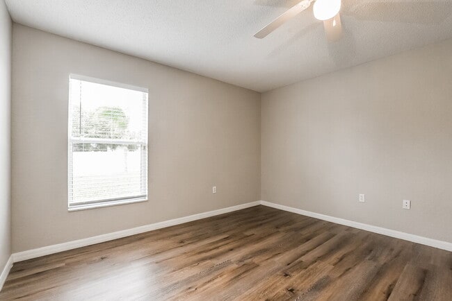 Building Photo - 7134 Summit Dr