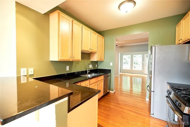 Building Photo - 444 Kingscote Ln