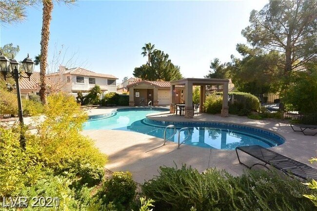 Building Photo - 4928 Forest Oaks Dr