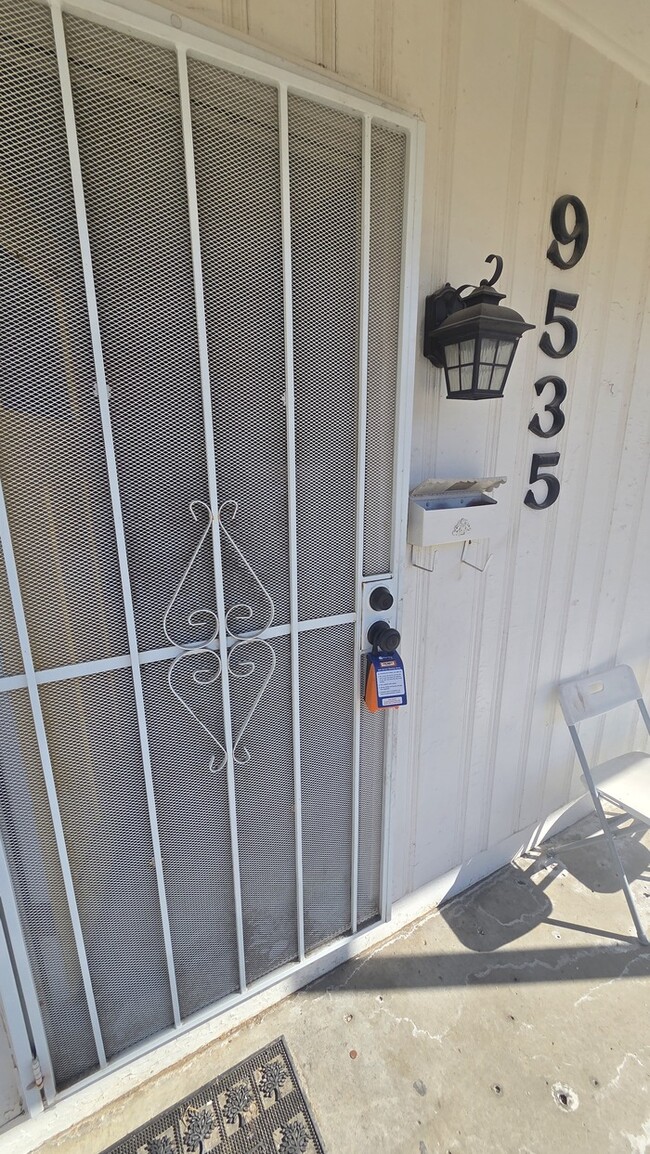 Building Photo - Section 8 Welcome 2 bed 1 bath duplex