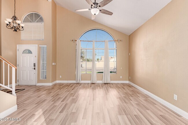 Building Photo - 1110 N Aspen Dr