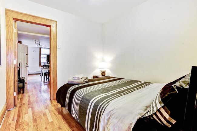 Building Photo - 314 6th St