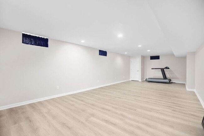 Building Photo - 6000 Blackstone Blvd