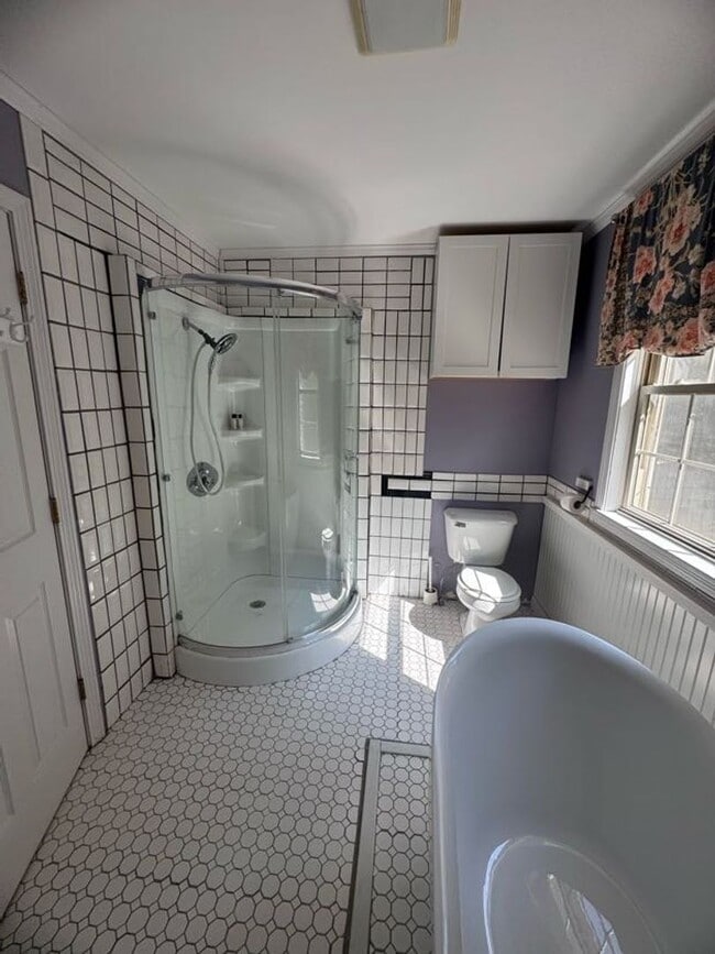 Building Photo - Beautiful 3 Bedroom Brunswick House