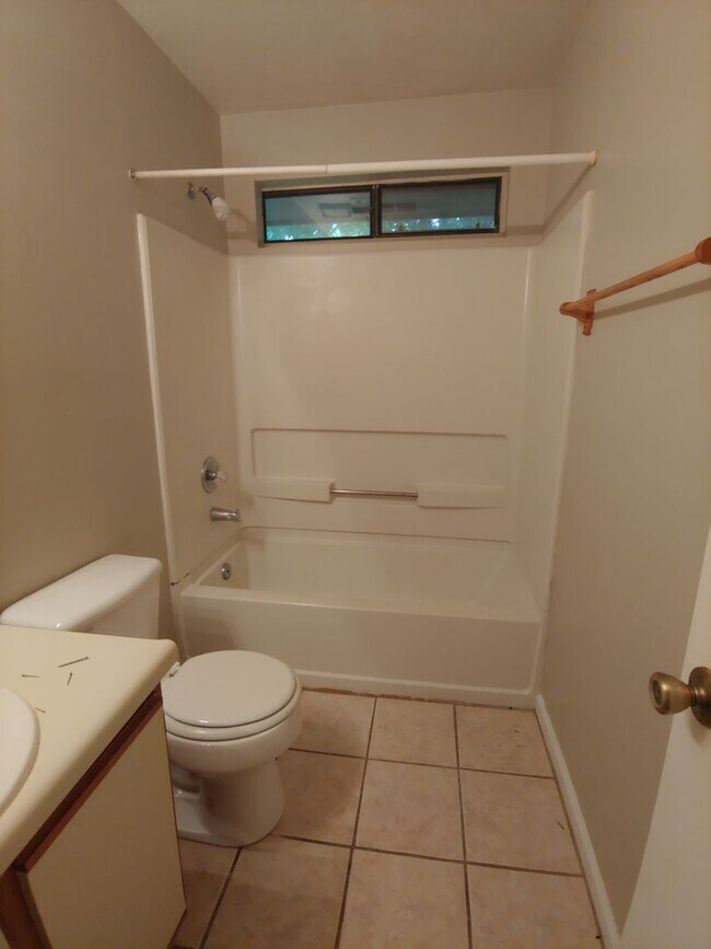 Building Photo - 2 BR / 2 BA Single Family Home