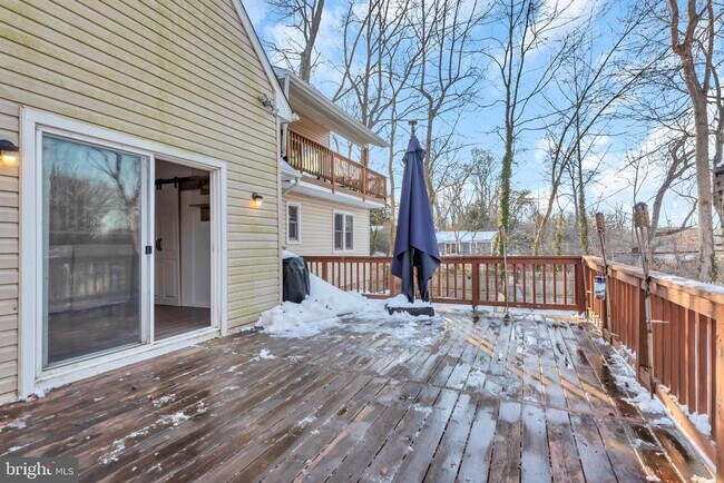 Building Photo - 1080 Crestview Dr