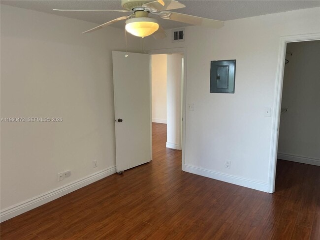 Building Photo - 3330 Pinewalk Dr N