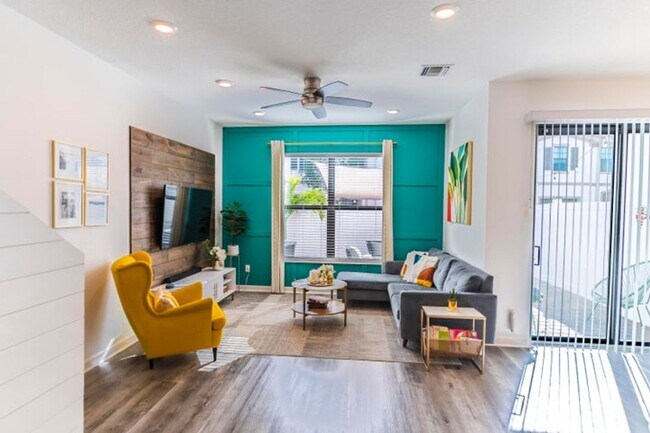 Building Photo - 2025 Sugar Maple Dr