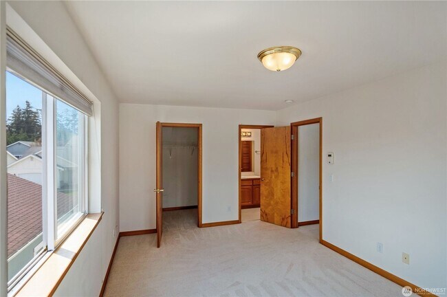 Building Photo - 170 NW 13th Ct
