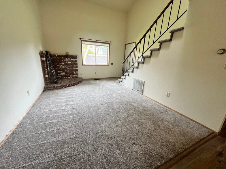 Building Photo - 1232 SW Maple Tree Ct