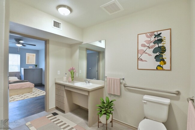 Building Photo - Newly Remodeled South Abilene Apartments!