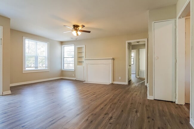 Building Photo - 700 Robison Dr