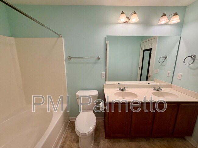 Building Photo - 1064 Kingston Village Loop