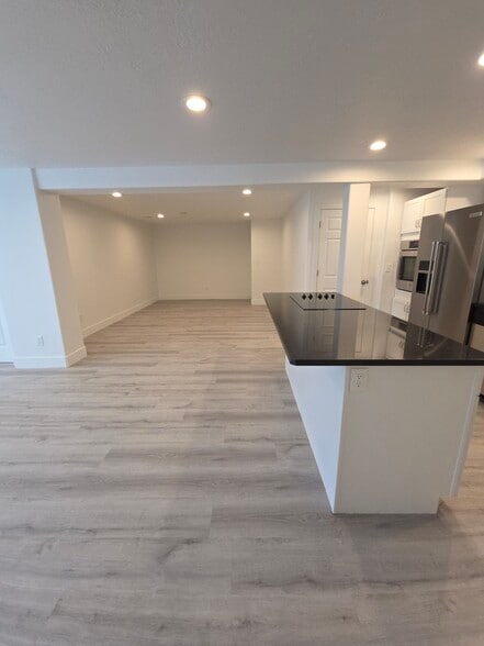 Building Photo - 7169 W Hawker Ln