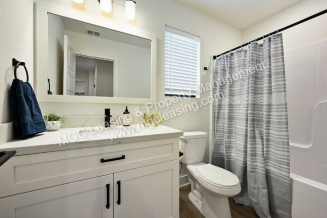 Building Photo - Stunning Ayden Place Townhome!
