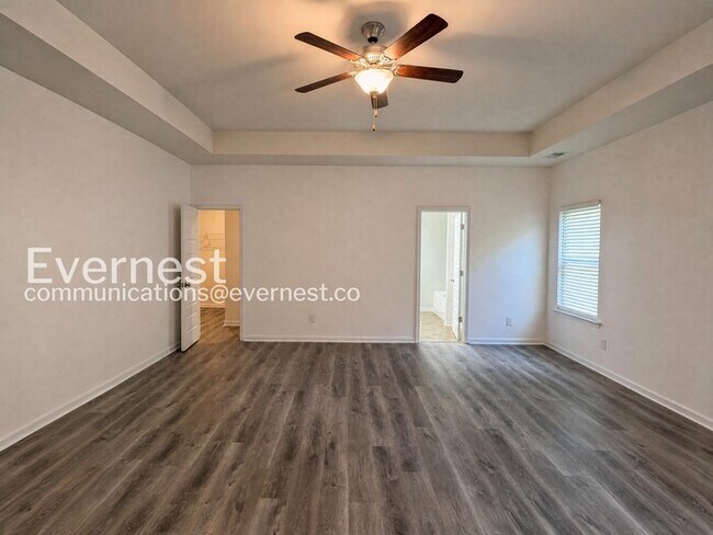 Building Photo - Spacious Home with Fenced Yard & Garage Access / 4 Bed & 3.5 Bath / Voucher Accepted / Pet-friend...