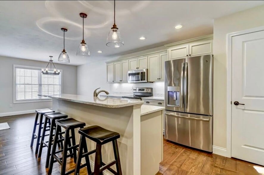 Building Photo - 1811 Spartan Dr