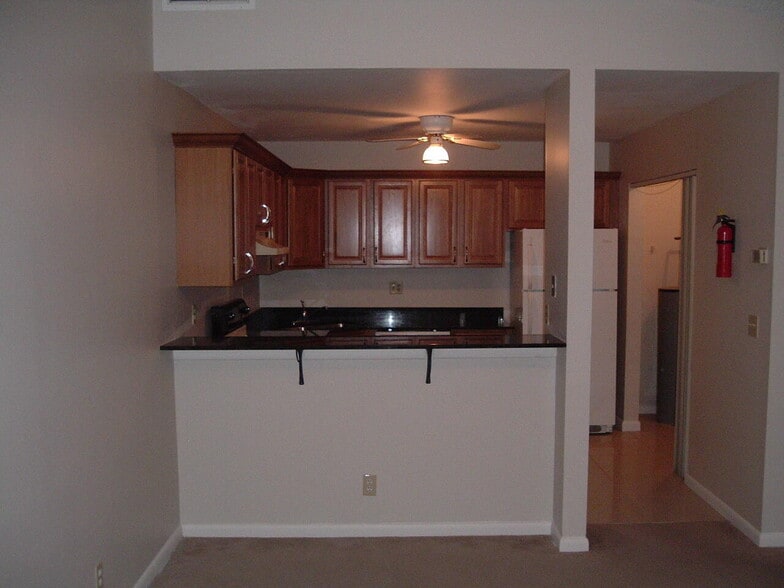 Building Photo - 4962 Cherry Rd