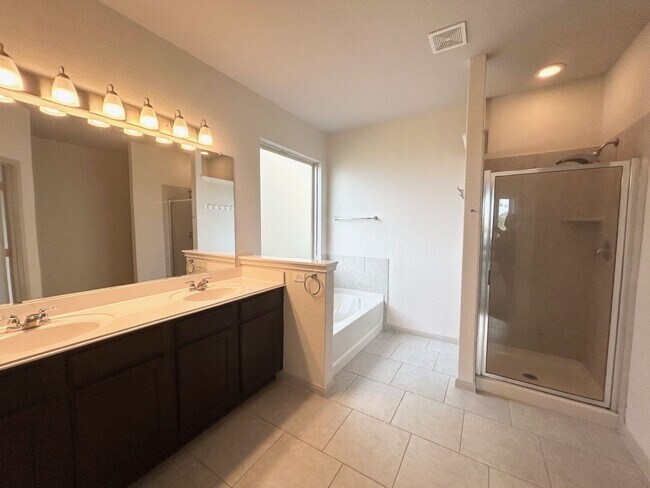 Building Photo - Beautiful 4BED/3BATH House for Rent! Avail...