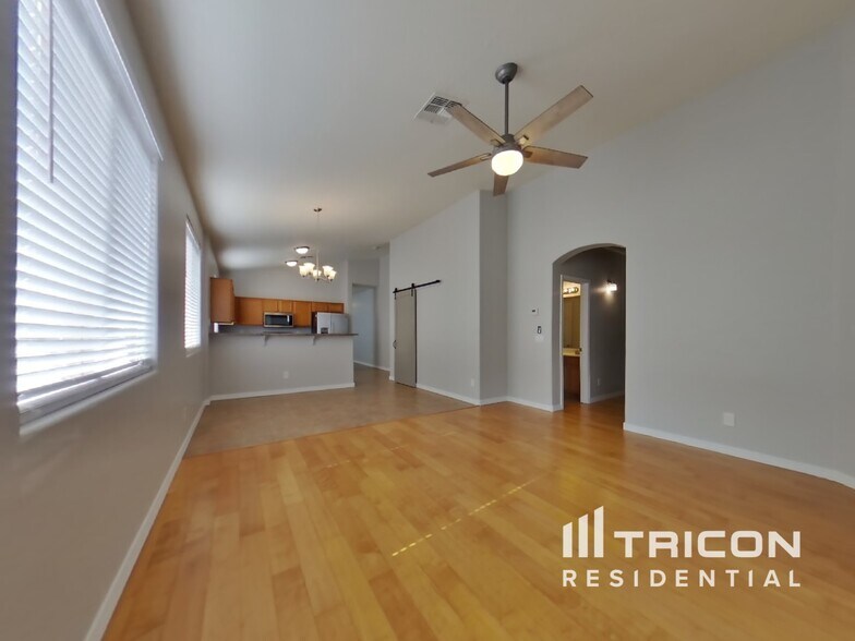 Building Photo - 17220 W Lundberg St