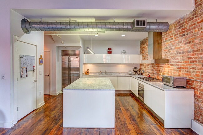 Building Photo - 246 N Court St