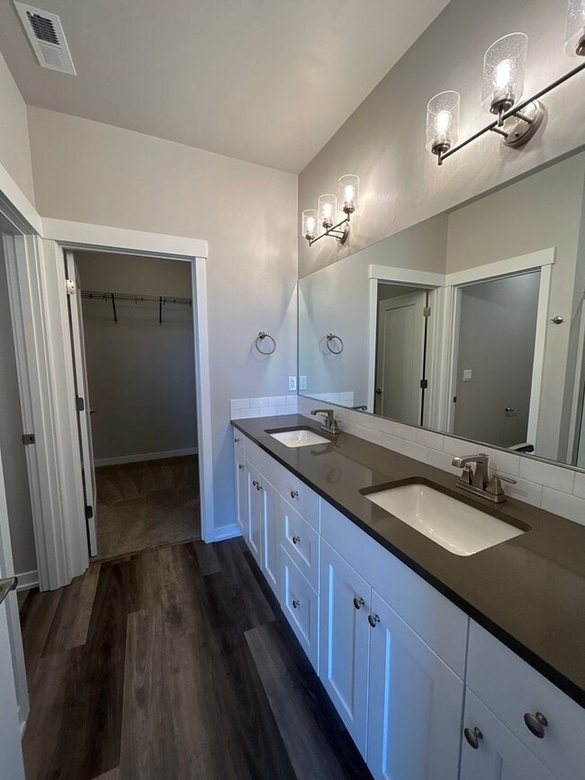 Building Photo - 2 Bedroom Duplex – Luderman Crossing - Bend - PENDING APPLICATION