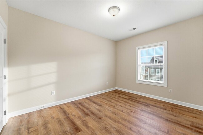 Building Photo - 335 Osona Ln