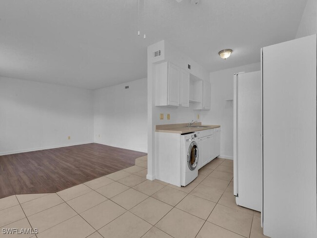 Building Photo - 4617 Bayshore Dr