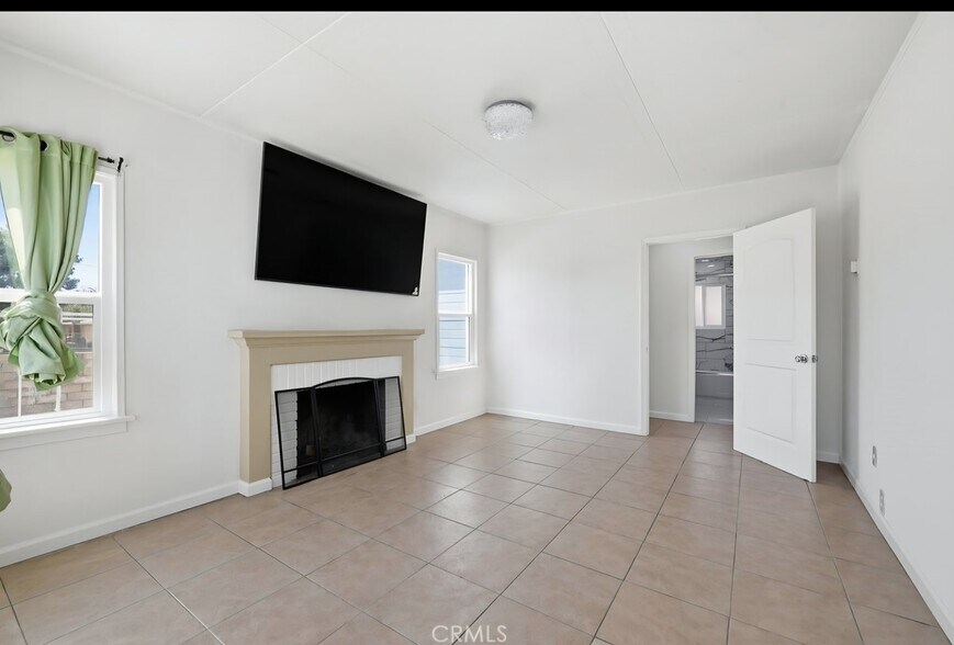 Building Photo - 557 W Oldfield St
