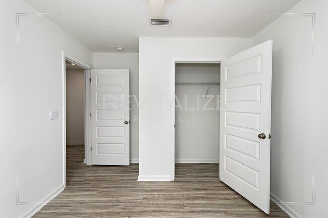 Building Photo - 1097 Hayward Lp