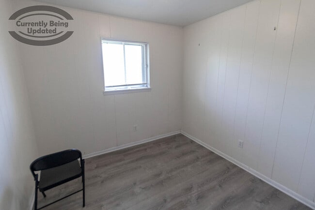 Building Photo - 701 W Cunningham Dr