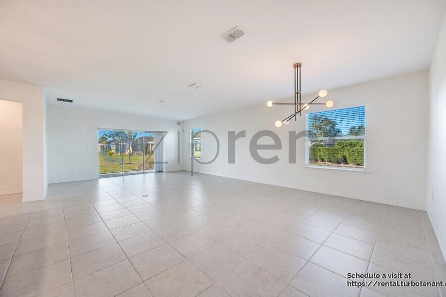 Building Photo - 8750 Cascade Price Cir