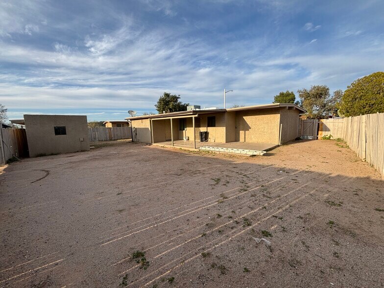 Building Photo - 6661 W Camino Pizarro