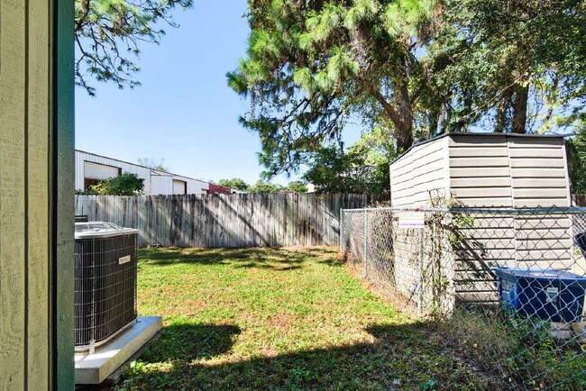 Building Photo - 696 Tyner St