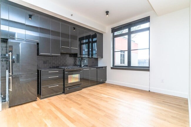 Building Photo - 487 Keap St