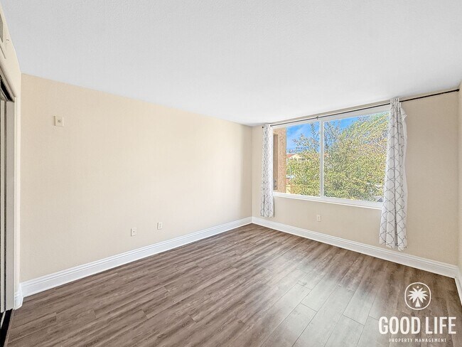 Building Photo - Beautiful 2B/2BA Condo in UTC!