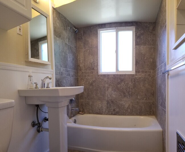 Building Photo - 246 Chorro St