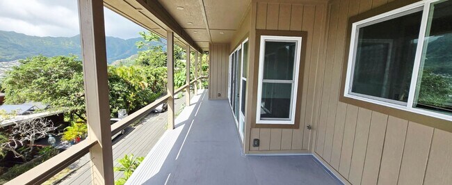 Building Photo - Large 3-Bedroom & 2-Bath Home