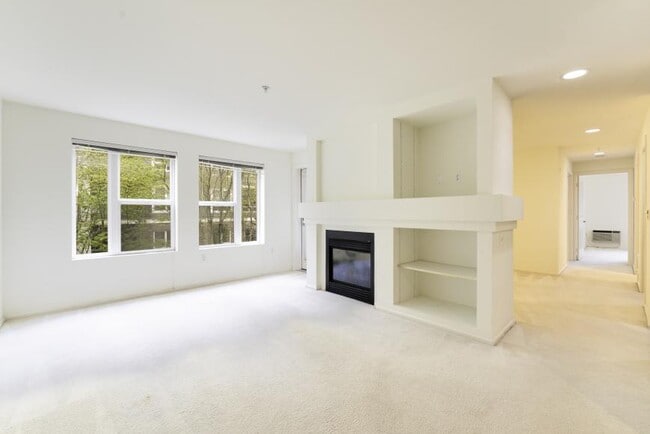Building Photo - 2 bedroom in Seattle WA 98105