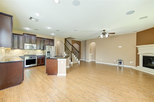 Building Photo - 18318 Russett Green Dr