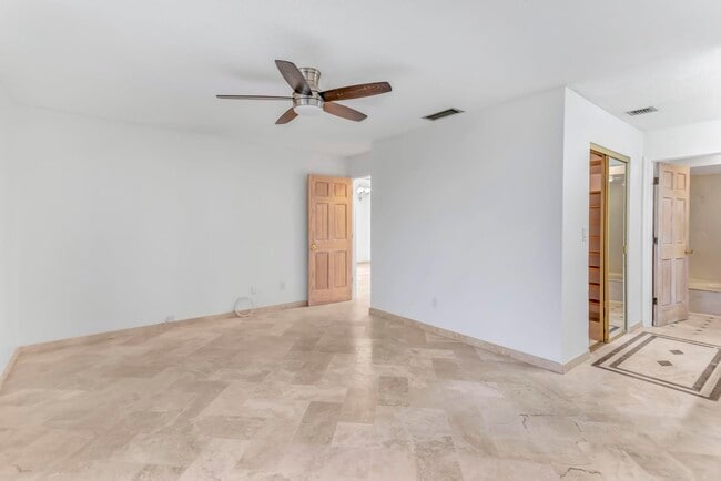 Building Photo - 5790 Fox Hollow Dr