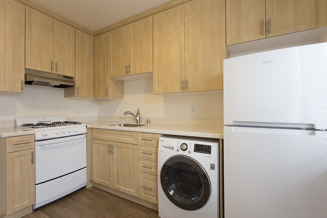 Building Photo - *OPEN HOUSE: 5/10 3-4PM* Cottage Style 1BR...