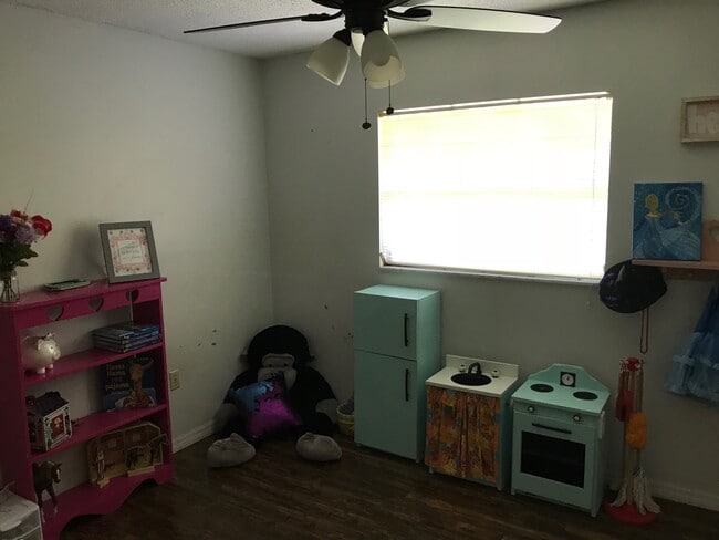 Building Photo - 2671 Azalea Dr