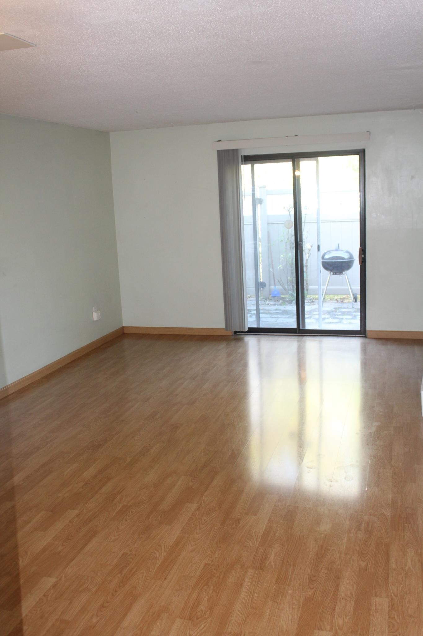 Building Photo - 10 Village Brook Ln