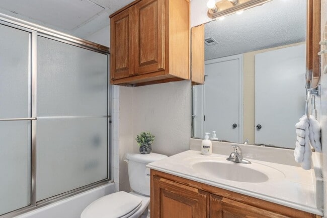 Building Photo - 1712 Baird Farm Cir