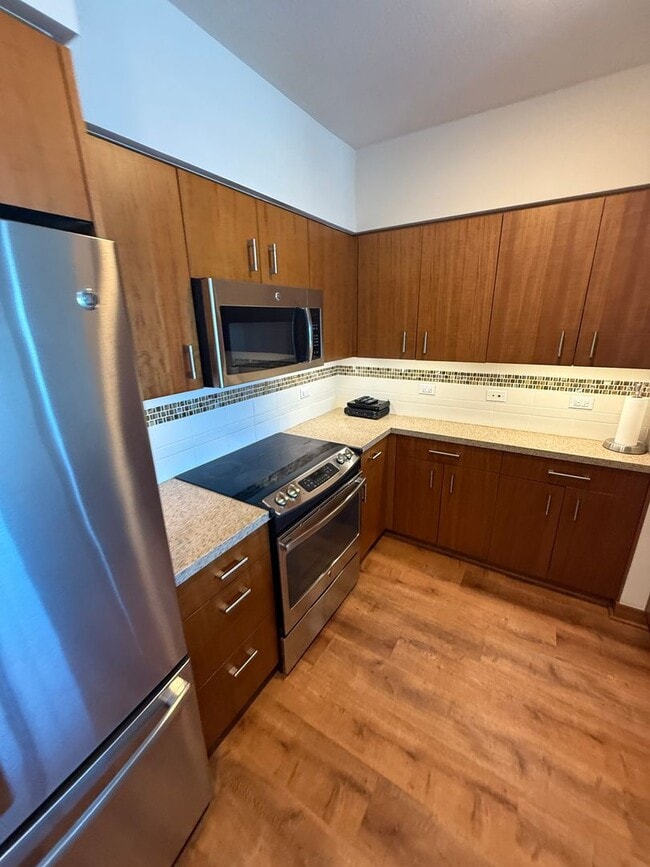 Building Photo - Luxury High-Floor 2BR/2BA Condo with Ocean...